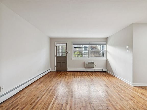 2-bedroom apartment in West Mount Airy 2