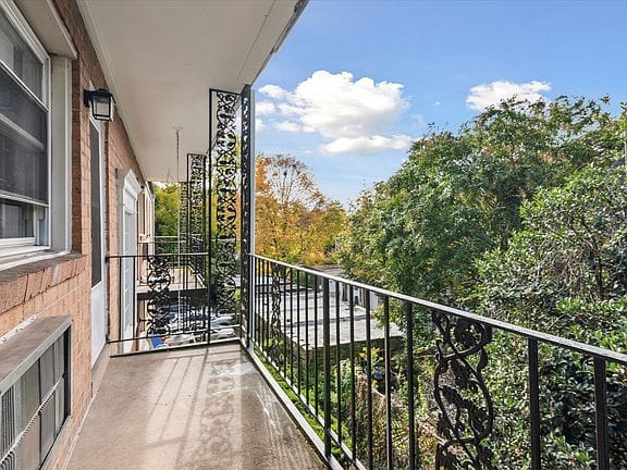 2-bedroom apartment in West Mount Airy 4
