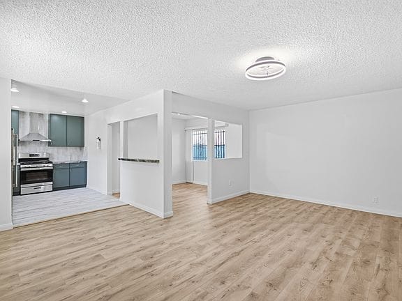 2-bedroom apartment in Baldwin Hills/Crenshaw 3