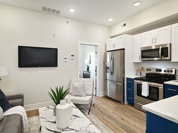 1-bedroom apartment in Olde Kensington 10