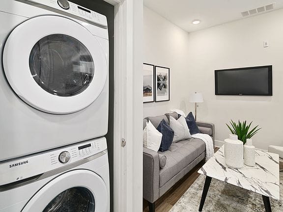 1-bedroom apartment in Olde Kensington 11