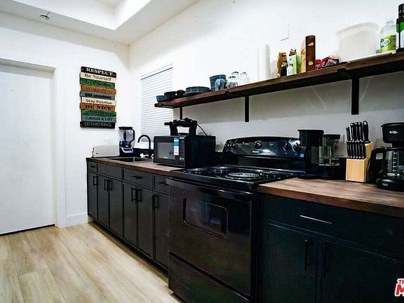 1-bedroom apartment in North Hollywood 2