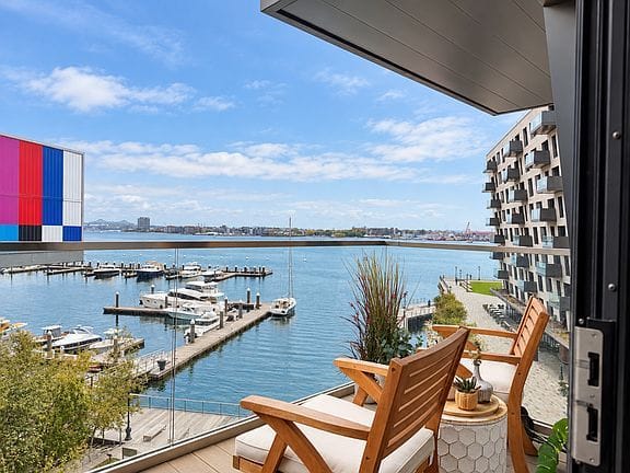 2-bedroom apartment in South Boston Waterfront 3