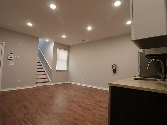 3-bedroom apartment in North Central 8