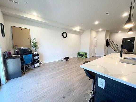 2-bedroom apartment in Ludlow 9