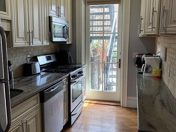 4-bedroom apartment in Mission Hill 4