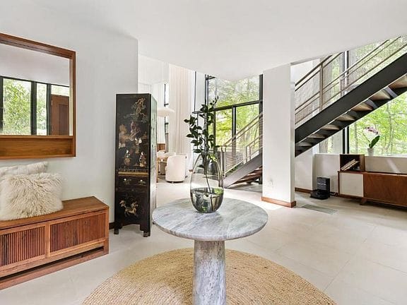 3-bedroom apartment in Lake Claire 7