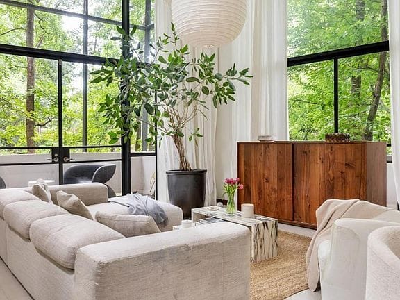 3-bedroom apartment in Lake Claire 10