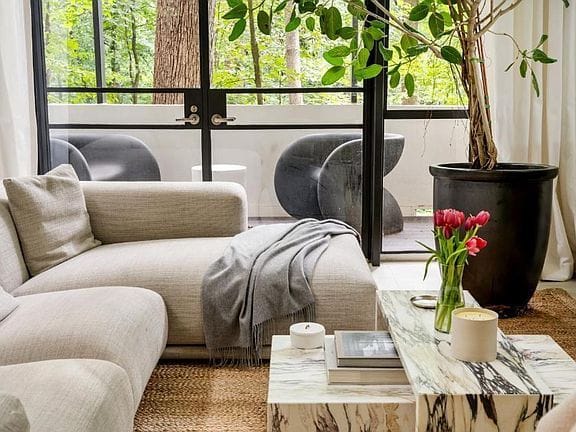 3-bedroom apartment in Lake Claire 11