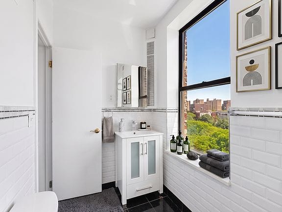 2-bedroom apartment in Lower East Side 4