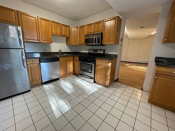 3-bedroom apartment in Jamaica Plain 3