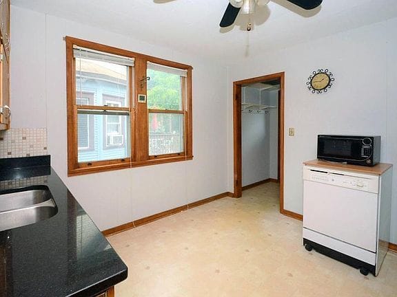 5-bedroom apartment in Hamline-Midway 9