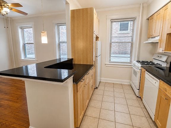 Studio apartment in Kenmore 5