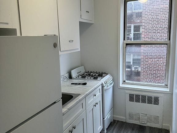 2-bedroom apartment in Flushing 10