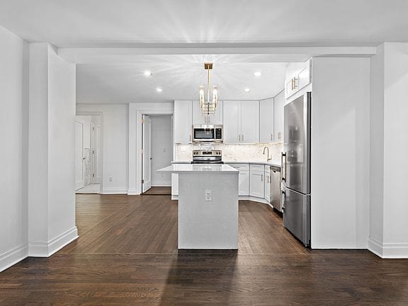 3-bedroom apartment in Upper East Side 12