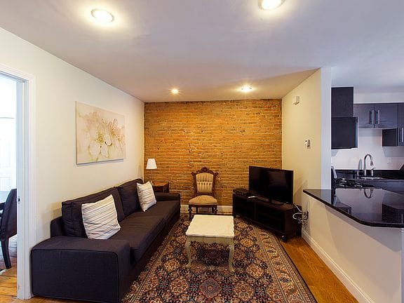 4-bedroom apartment in Roxbury 2