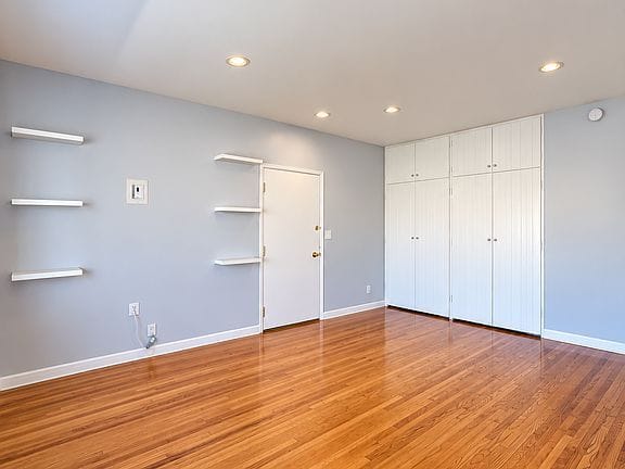 Studio apartment in Hollywood Hills West 2