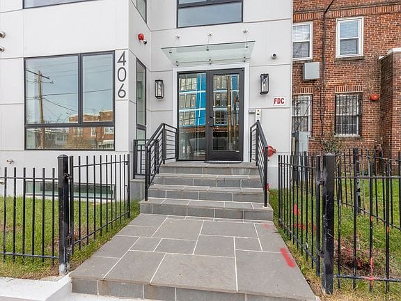1-bedroom apartment in Petworth 2