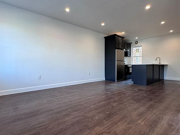 3-bedroom apartment in Flushing 2