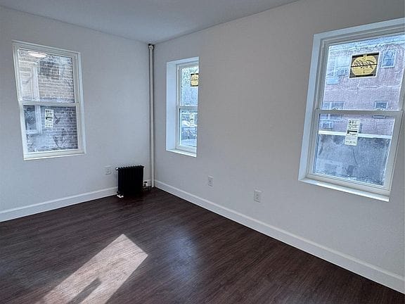 3-bedroom apartment in Flushing 6