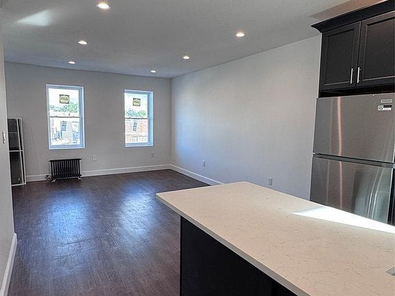 3-bedroom apartment in Flushing 9