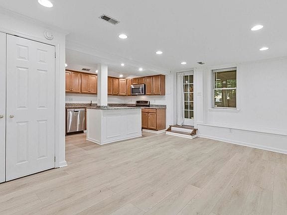 2-bedroom apartment in Mount Pleasant 3
