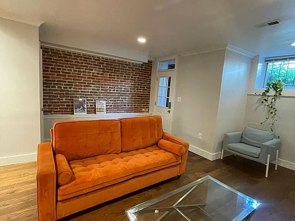 2-bedroom apartment in Bloomingdale 2