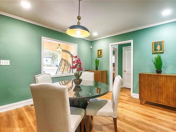 3-bedroom apartment in Venetian Hills 9