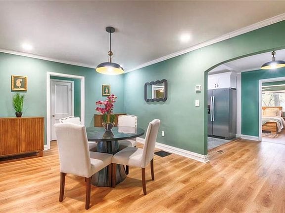 3-bedroom apartment in Venetian Hills 10