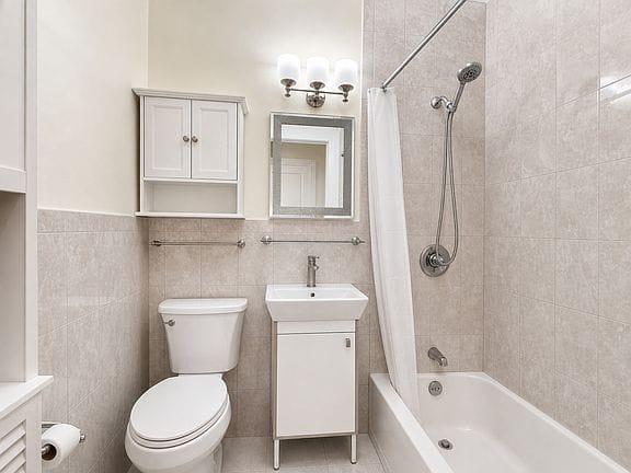 1-bedroom apartment in Back Bay 10
