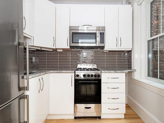 1-bedroom apartment in Beacon Hill 7
