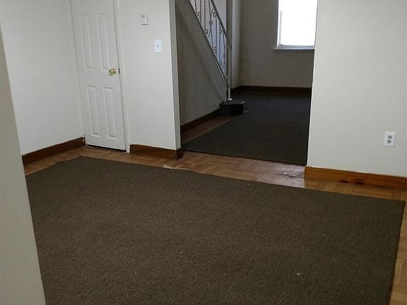 4-bedroom apartment in Frankford 9
