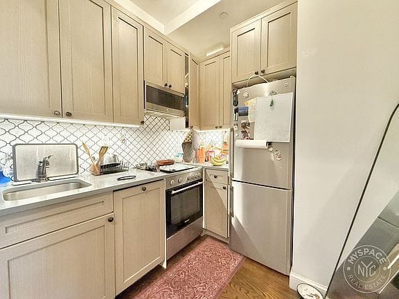 1-bedroom apartment in Ridgewood 4