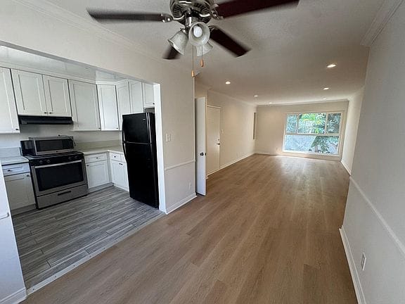 2-bedroom apartment in Hollywood 1