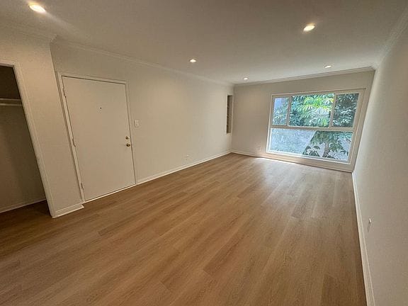 2-bedroom apartment in Hollywood 6