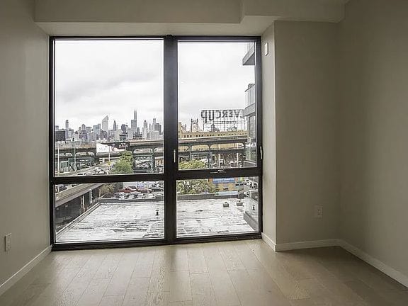 1-bedroom apartment in Long Island City 3