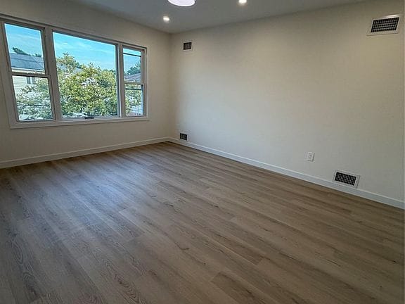 3-bedroom apartment in North Bayside 12