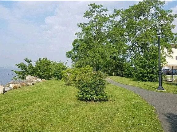 3-bedroom apartment in Clason Point 4