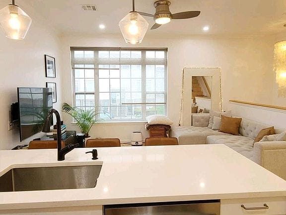 3-bedroom apartment in Clason Point 11