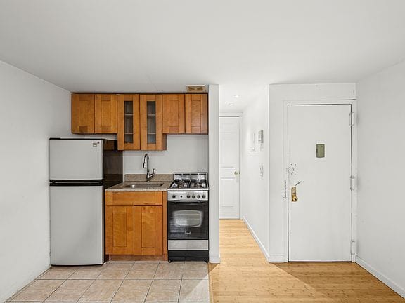 Studio apartment in East Village 4