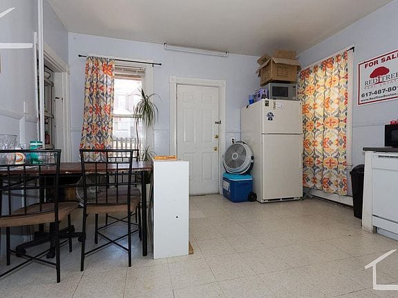 3-bedroom apartment in Mission Hill 2