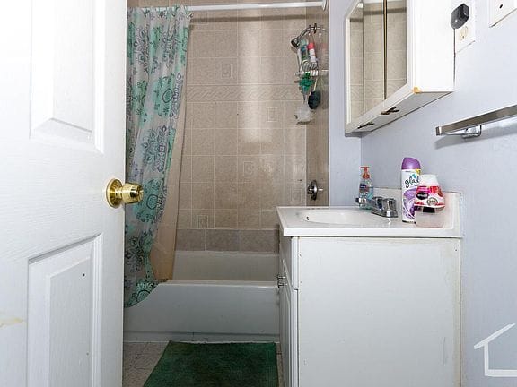 3-bedroom apartment in Mission Hill 8