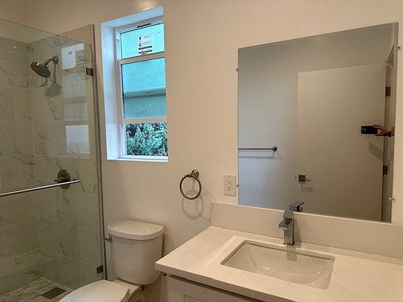 1-bedroom apartment in Hollywood Studio District 5