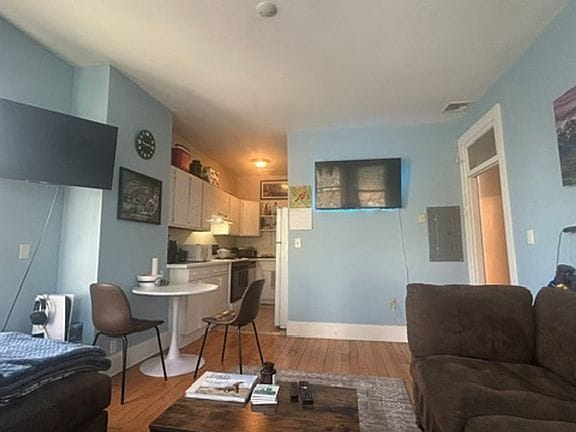 4-bedroom apartment in Brighton 3