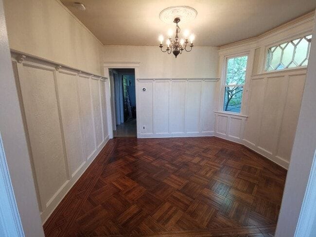 2-bedroom apartment in Tompkinsville 3