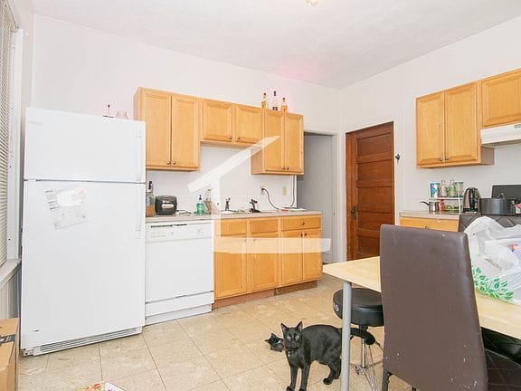 3-bedroom apartment in Allston 2