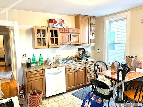 3-bedroom apartment in Allston 4