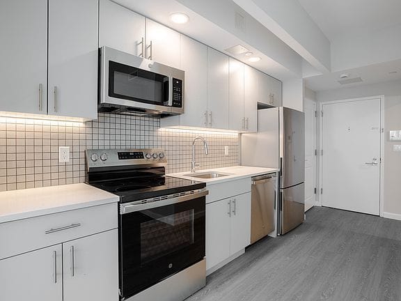 Studio apartment in Jamaica Estates 3