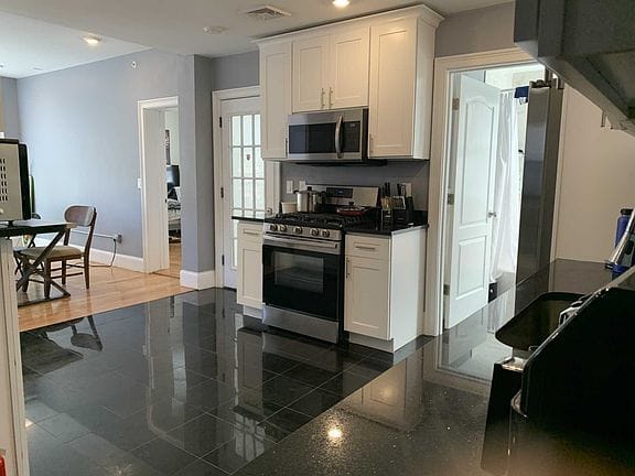 8-bedroom apartment in Brighton 4