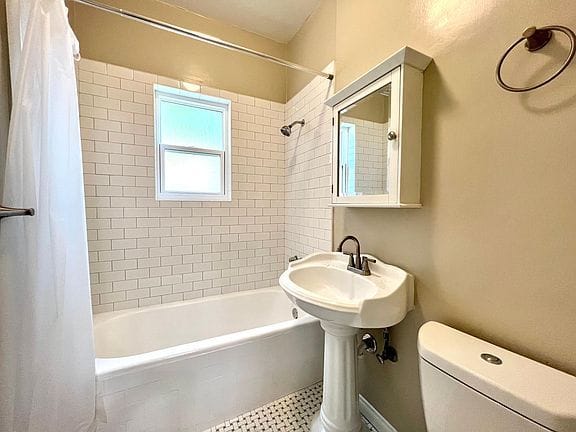 Studio apartment in East Hollywood 11